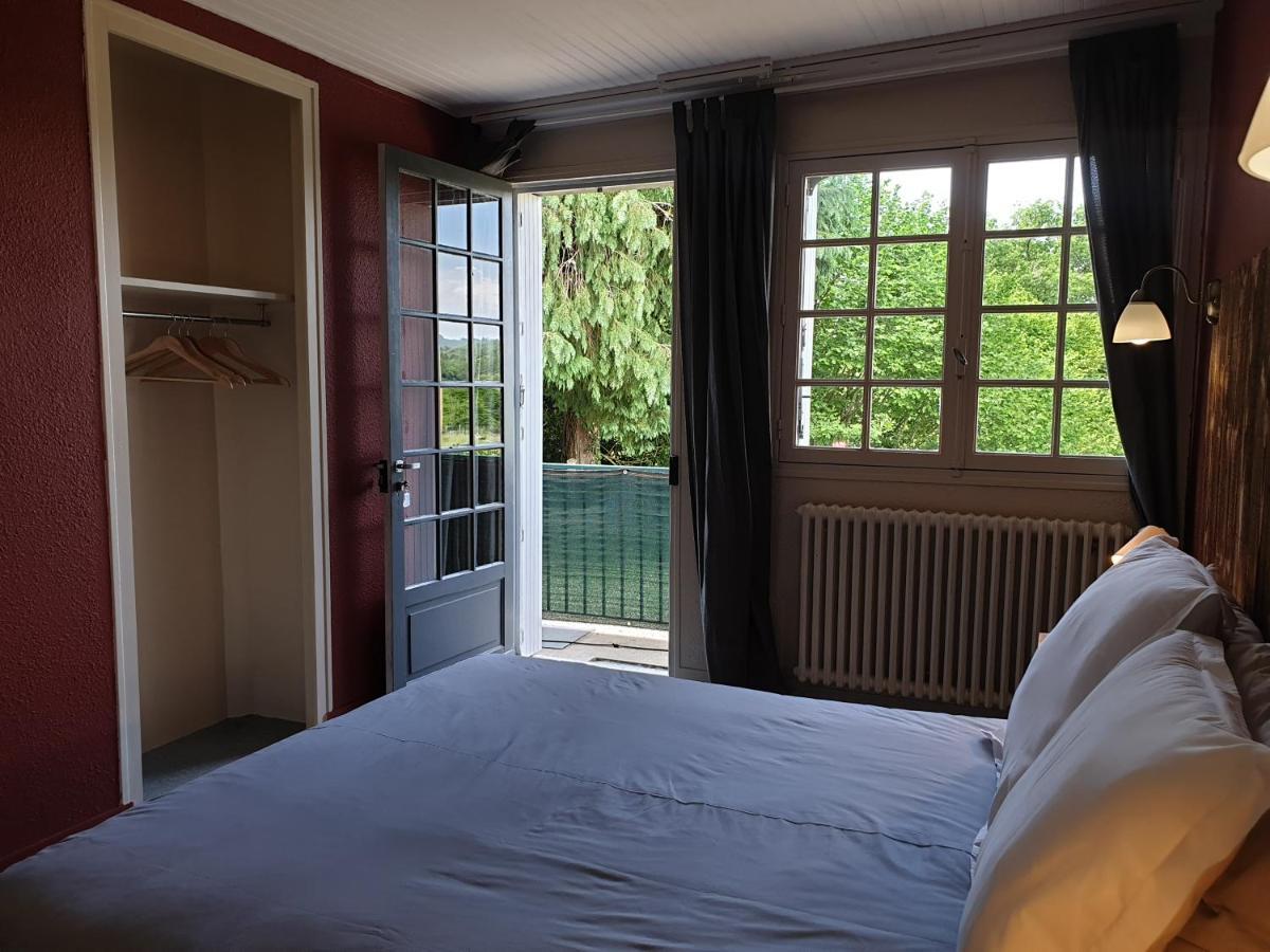 Auberge Du Bois De L'Etang - Motel Les Tilleuls Peyrat-le-Château Exterior photo