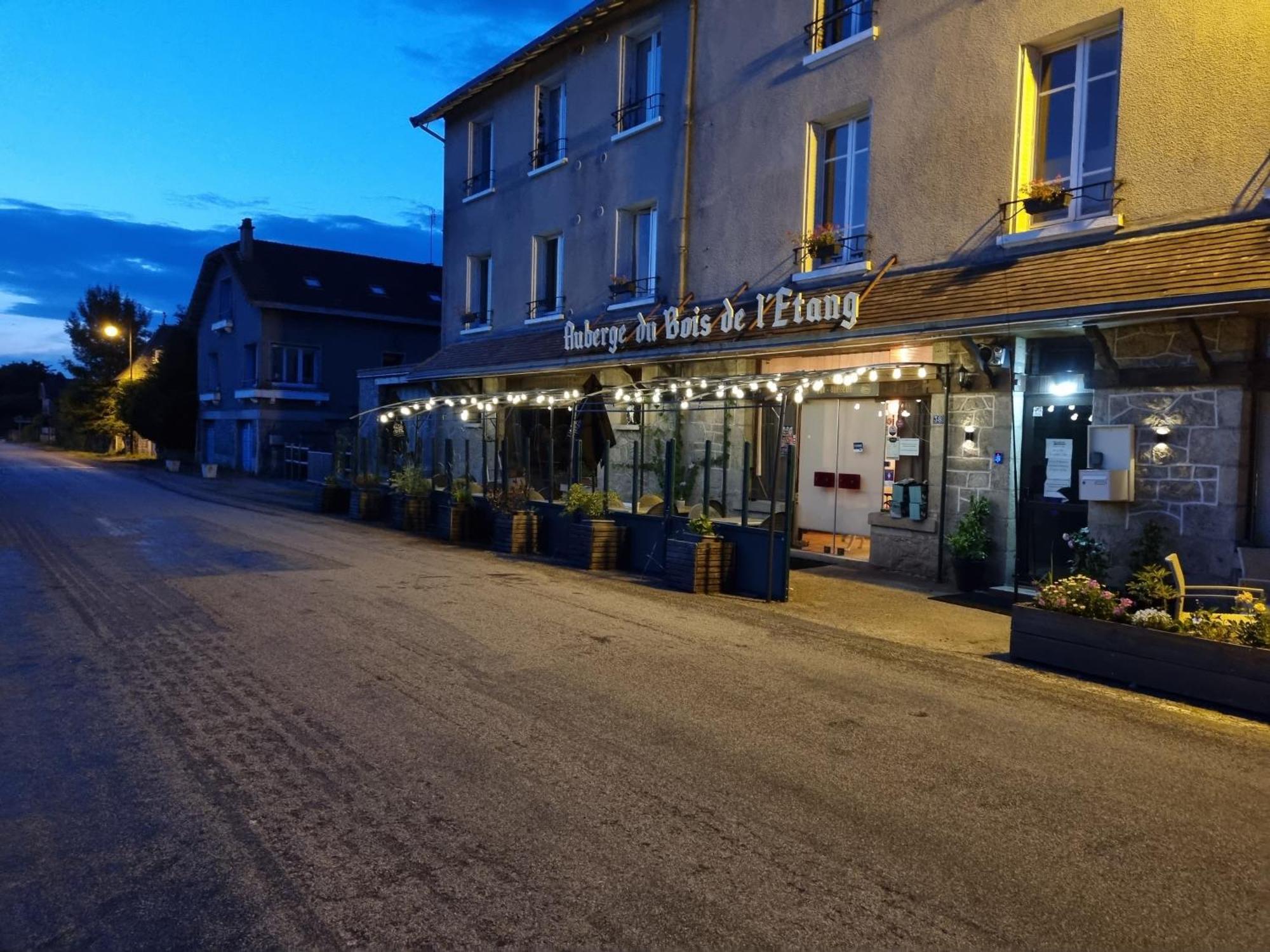 Auberge Du Bois De L'Etang - Motel Les Tilleuls Peyrat-le-Château Exterior photo